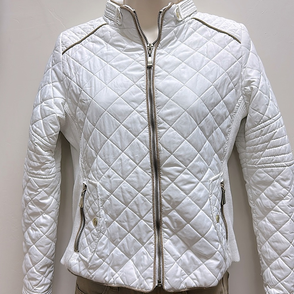 ☁️☁️ Beautiful jacket, very warm, comfortable and stretchy size S